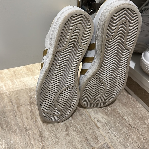 Adidas white and Gold superstar - Picture 5 of 5